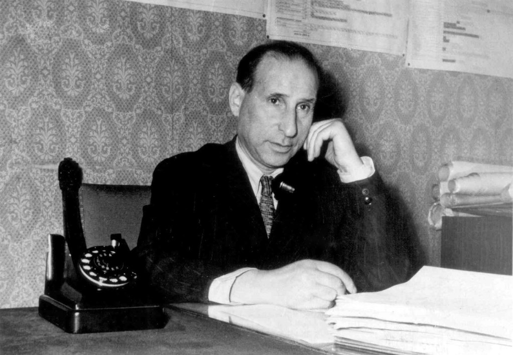 Экспонат #52. Иосиф Хмельницкий — начальник производственного отдела «Ленфильма». 1955 год